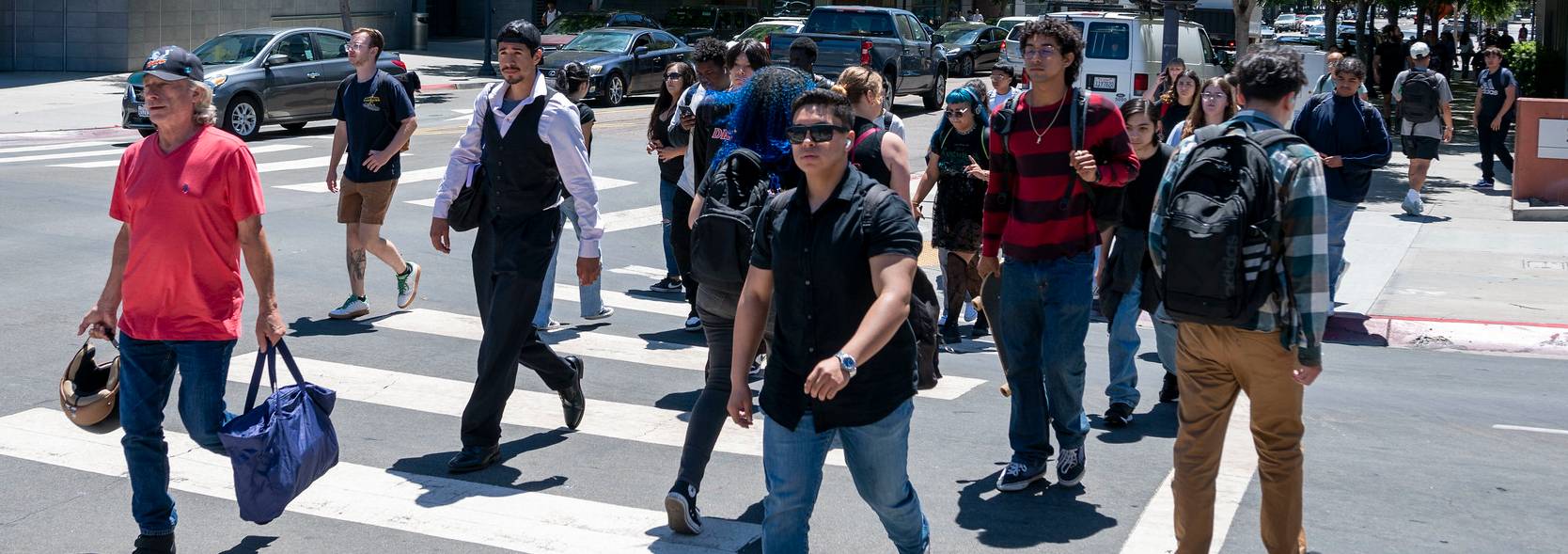Welcome Week Students crossing the street a the City College campus